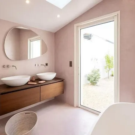 R Gorgeous Villa La Flotte